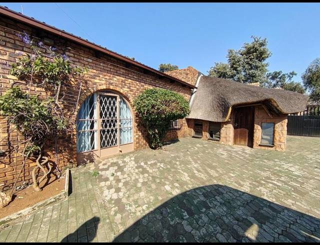 5 BEDROOM HOUSE FOR SALE IN WITFIELD